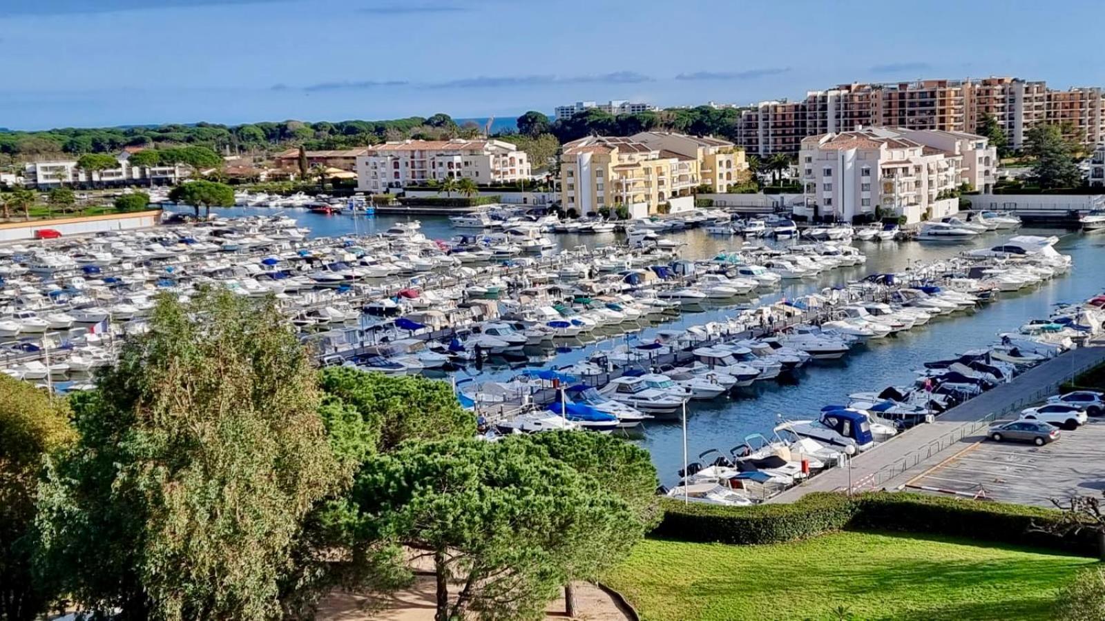 Studio Avec Vue Sur Marina Et Mer - 2 Adultes Et 1 Enfant Maximum Mandelieu Dış mekan fotoğraf